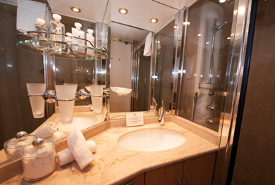 Commodore Suite Bathroom